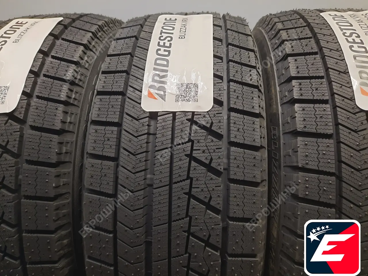 Bridgestone BLIZZAK VRX  235/45 R17 94S*(2020)