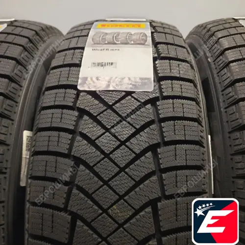 Pirelli Ice Zero Friction 215/65 R16 102T XL