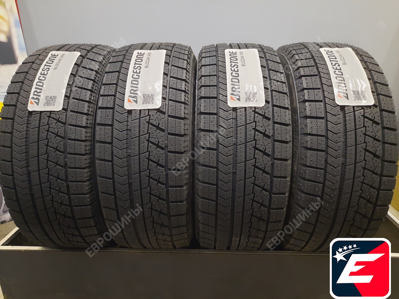 Bridgestone BLIZZAK VRX  235/45 R17 94S*(2020)